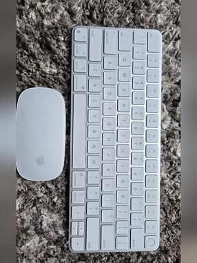 Apple White Magic Wireless Keyboard and Magic Mouse Set